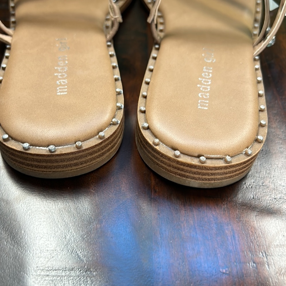 madden girl tan/silver studded slides size 8.5 - Picture 2 of 4